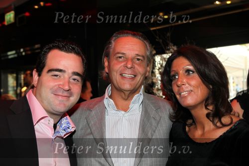 Amsterdam, 23 September 2010
Eerste CD uitreiking van Roxeanne Hazes en Andre Hazes Jr. 
met de titel: Van jou, voor jou.
Rachel Hazes met vastgoedmagnaat en vriend Harrie v d Moesdijk met zoon Jan v d Moesdijk
Foto Peter Smulders BV