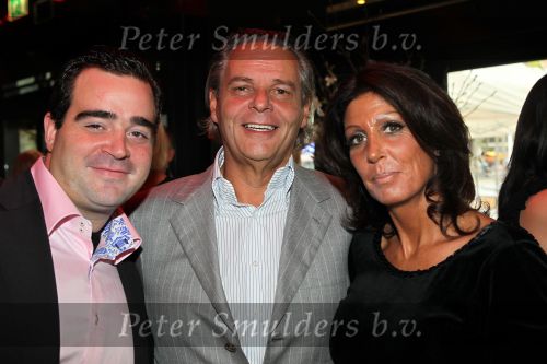 Amsterdam, 23 September 2010
Eerste CD uitreiking van Roxeanne Hazes en Andre Hazes Jr. 
met de titel: Van jou, voor jou.
Rachel Hazes met vastgoedmagnaat en vriend Harrie v d Moesdijk met zoon Jan v d Moesdijk
Foto Peter Smulders BV