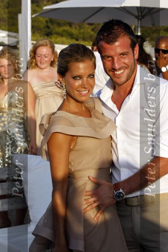 Ibiza 15 juli 2010
Trouwen Johhny en Charlotte Sophie Heitinga . Dochter Jezebel was er ook bij. Rafael en Sylvie v d Vaart
Peter Smulders bv