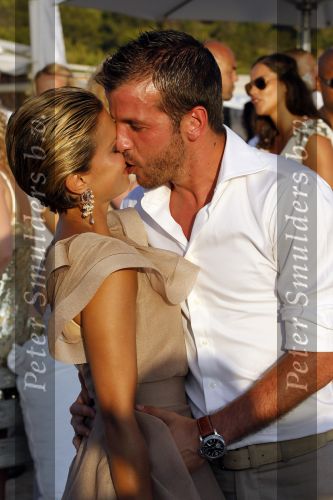 Ibiza 15 juli 2010
Trouwen Johhny en Charlotte Sophie Heitinga . Dochter Jezebel was er ook bij. Rafael en Sylvie v d Vaart
Peter Smulders bv