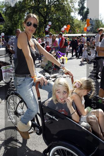 Amsterdam 5 september 2010
Bakfietsenrace georganiseerd door Viva Mama in het vondelpark. Renee Vervoorn met dochter Lisa
Peter Smulders bv