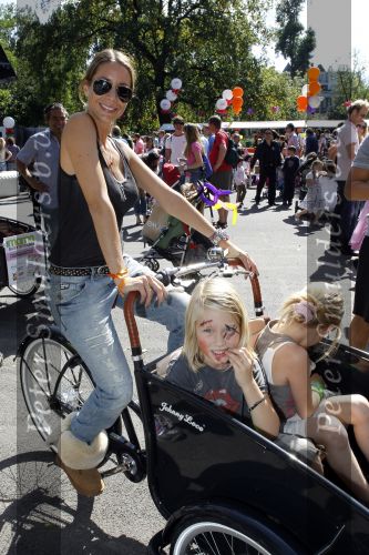 Amsterdam 5 september 2010
Bakfietsenrace georganiseerd door Viva Mama in het vondelpark. Renee Vervoorn met dochter Lisa
Peter Smulders bv