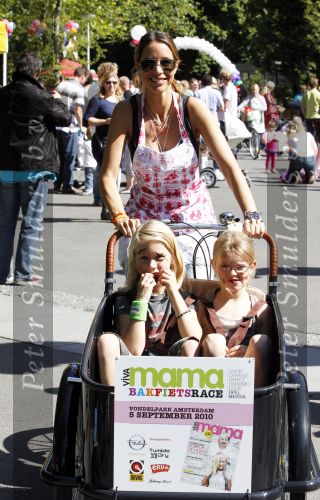 Amsterdam 5 september 2010
Bakfietsenrace georganiseerd door Viva Mama in het vondelpark. Renee Vervoorn met dochter Lisa
Peter Smulders bv
