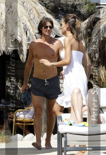 Ibiza 15 juli 2010
Rick Engelkes met zijn oudste dochter op vakantie op ibiza.
Peter Smulders bv