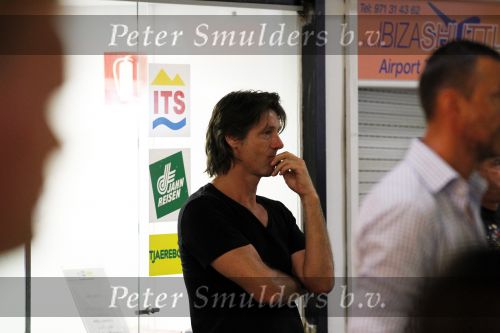 Ibiza 15 juli 2010
Rick Engelkes wacht op het vliegveld van ibiza op zijn vrouw annemarie.
Peter Smulders bv