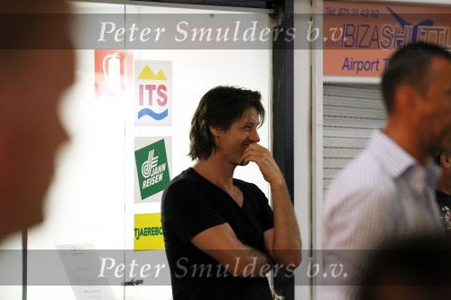 Ibiza 15 juli 2010
Rick Engelkes wacht op het vliegveld van ibiza op zijn vrouw annemarie.
Peter Smulders bv