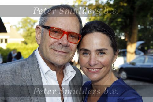Loosdrecht 21 augustus 2010
Fons de Poel en zijn vrouw Saskia vieren hun 5 jarig huwelijk bij het witte huis in Loosdrecht. Rob de Nijs met zijn vrouw Henriette
Peter Smulders bv
