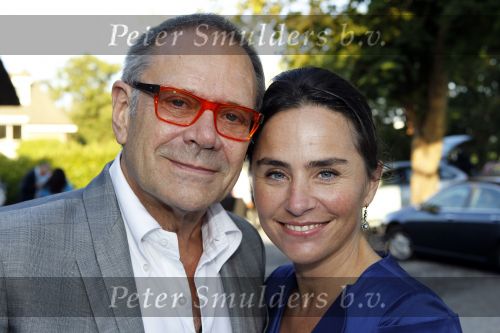 Loosdrecht 21 augustus 2010
Fons de Poel en zijn vrouw Saskia vieren hun 5 jarig huwelijk bij het witte huis in Loosdrecht. Rob de Nijs met zijn vrouw Henriette
Peter Smulders bv