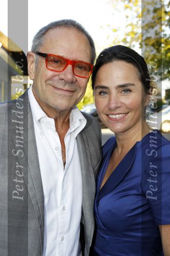 Loosdrecht 21 augustus 2010
Fons de Poel en zijn vrouw Saskia vieren hun 5 jarig huwelijk bij het witte huis in Loosdrecht. Rob de Nijs met zijn vrouw Henriette
Peter Smulders bv