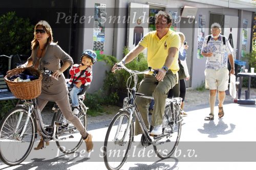 Amsterdam 5 september 2010
Robert Leroy met zijn zwangere vrouw Sacha en zijn kinderen in het vondelpark.
Peter Smulders bv