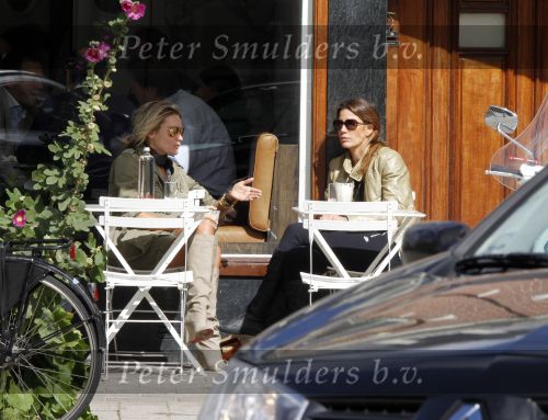 Amsterdam 15 september 2010
Nikkie Plessen en Robine v d Meer op terras.
Peter Smulders bv