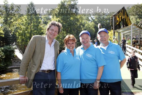 Wassenaar 6 september 2010
Ronie Tober Jan Jochems Willeke d\'Estell in Duinrell. Philipv Zuylen Nijevelt
had zijn park bewschikbaar gesteld voor gasten van de Ronnie Tober Foundation.
Peter Smulders bv