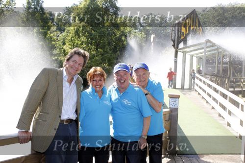 Wassenaar 6 september 2010
Ronie Tober Jan Jochems Willeke d\'Estell in Duinrell. Philipv Zuylen Nijevelt
had zijn park bewschikbaar gesteld voor gasten van de Ronnie Tober Foundation.
Peter Smulders bv