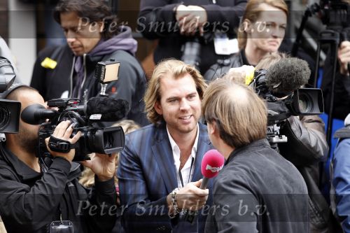 Den Haag 21 september 2010
Prinsjesdag 2010 op het binnenhof en bij paleis Noordeinde. Rutger Castricum met Buddha to Buddha band
Peter Smulders bv
