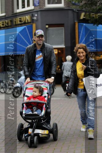 Amsterdam 15 september 2010
Ruud en Aafke de Wild met hun zoon Johnny aan het winkelen.
Peter Smulders bv