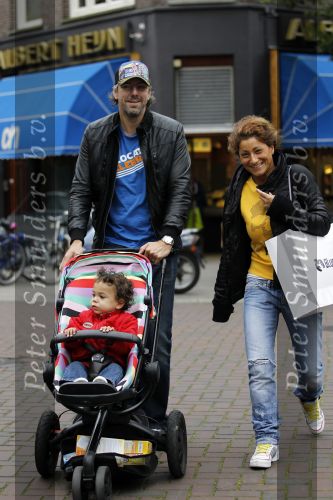 Amsterdam 15 september 2010
Ruud en Aafke de Wild met hun zoon Johnny aan het winkelen.
Peter Smulders bv