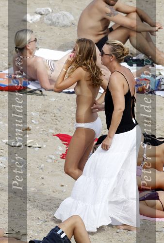 Ibiza 12 juli 2010
Saskia Noort op het strand van ibiza.
Peter Smulders bv