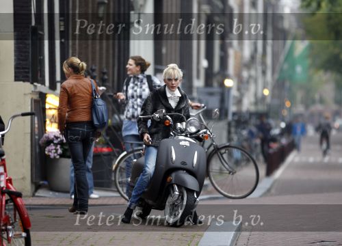 Amsterdam 7 september 2010
Modeshow Claes Iversen bij Felix Meritis. Stacey Rookhuizen op scooter
Peter Smulders bv