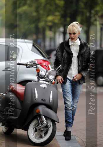 Amsterdam 7 september 2010
Modeshow Claes Iversen bij Felix Meritis. Stacey Rookhuizen op scooter
Peter Smulders bv