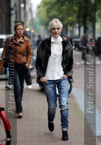 Amsterdam 7 september 2010
Modeshow Claes Iversen bij Felix Meritis. Stacey Rookhuizen op scooter
Peter Smulders bv