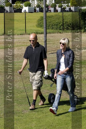 Brasschaat 24 juli 2010
Stacey Rookhuizen met haar nieuwe vriend Christoph op de golfbaan.
Peter Smulders bv