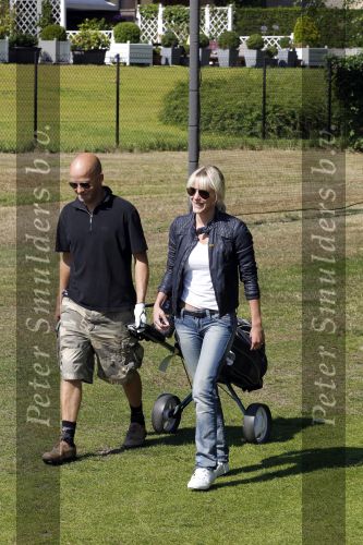 Brasschaat 24 juli 2010
Stacey Rookhuizen met haar nieuwe vriend Christoph op de golfbaan.
Peter Smulders bv