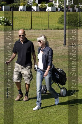 Brasschaat 24 juli 2010
Stacey Rookhuizen met haar nieuwe vriend Christoph op de golfbaan.
Peter Smulders bv