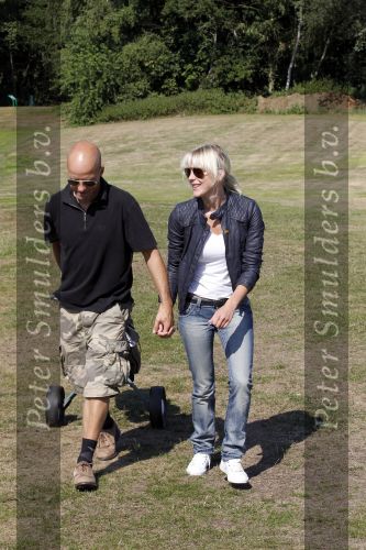 Brasschaat 24 juli 2010
Stacey Rookhuizen met haar nieuwe vriend Christoph op de golfbaan.
Peter Smulders bv