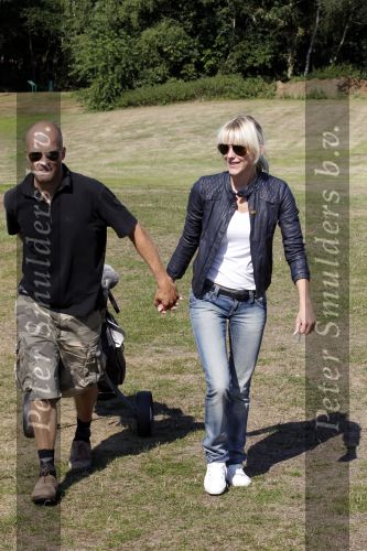 Brasschaat 24 juli 2010
Stacey Rookhuizen met haar nieuwe vriend Christoph op de golfbaan.
Peter Smulders bv