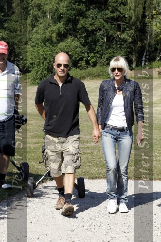 Brasschaat 24 juli 2010
Stacey Rookhuizen met haar nieuwe vriend Christoph op de golfbaan.
Peter Smulders bv