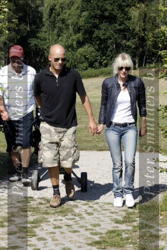 Brasschaat 24 juli 2010
Stacey Rookhuizen met haar nieuwe vriend Christoph op de golfbaan.
Peter Smulders bv