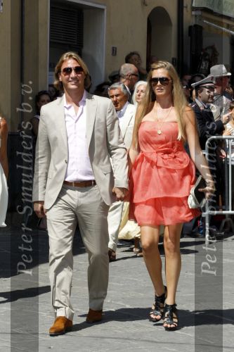 Sienna 17 juli 2010
Yolanthe Cabau v Kasbergen en Wesley Sneijder trouwen in Italie. Steinar Dietz met vriendin Johan Westermeijer met zijn vrouw en Sjaak Swart met vrouw
Peter Smulders bv