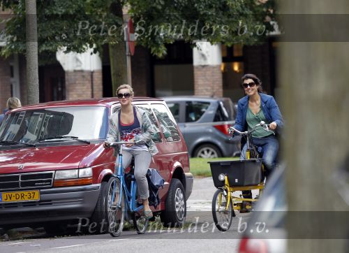 Amsterdam 24 augustus 2010
Susan Visser met dochter op de fiets.
Peter Smulders bv