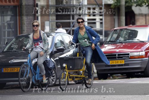 Amsterdam 24 augustus 2010
Susan Visser met dochter op de fiets.
Peter Smulders bv