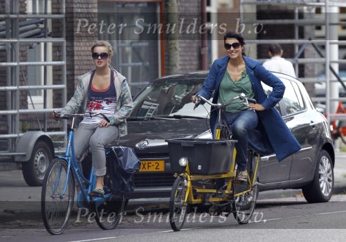 Amsterdam 24 augustus 2010
Susan Visser met dochter op de fiets.
Peter Smulders bv