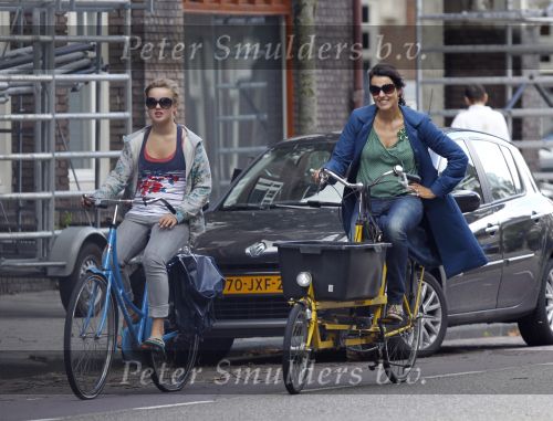 Amsterdam 24 augustus 2010
Susan Visser met dochter op de fiets.
Peter Smulders bv