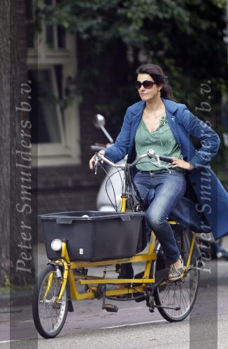 Amsterdam 24 augustus 2010
Susan Visser met dochter op de fiets.
Peter Smulders bv