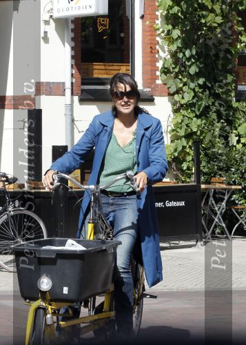 Amsterdam 24 augustus 2010
Susan Visser met dochter op de fiets.
Peter Smulders bv