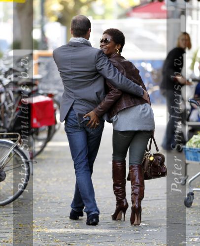 Amsterdam 15 september 2010
Sylvana loopt te dollen met een vriend op de cornelis schuytstraat.
Peter Smulders bv