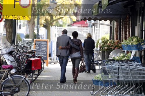 Amsterdam 15 september 2010
Sylvana loopt te dollen met een vriend op de cornelis schuytstraat.
Peter Smulders bv