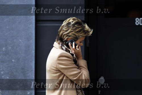 Amsterdam 7 september 2010
Sylvie v d Vaart met gsm (blackberry) op de pc hooftstraat.
Peter Smulders bv