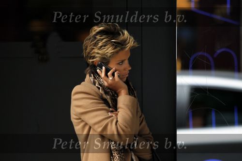 Amsterdam 7 september 2010
Sylvie v d Vaart met gsm (blackberry) op de pc hooftstraat.
Peter Smulders bv