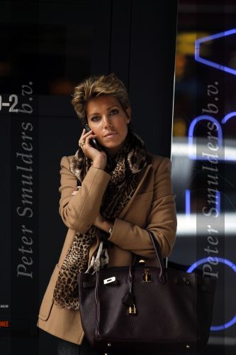 Amsterdam 7 september 2010
Sylvie v d Vaart met gsm (blackberry) op de pc hooftstraat.
Peter Smulders bv