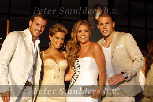 Ibiza 13 en 14 juli 2010
Johnny Heitinga en Charlotte Sophie trouwen op ibiza. Ze vliegen met een prive vliegtuig na de huldiging naar ibiza.
Peter Smulders bv