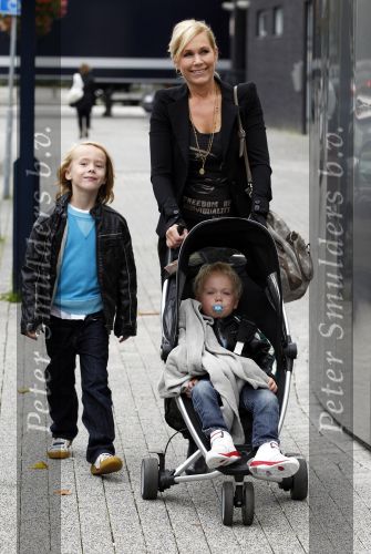 Amsterdam 19 september 2010
Premiere Sesamstraat in de meervaart. tanja Jess met zoons
Peter Smulders bv
