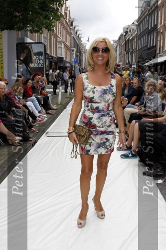 Amsterdam 22 augustus 2010
Grazia PC Catwalk op de pc hooftstraat. Tatjana met hondje
Peter Smulders bv