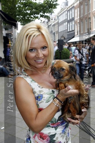 Amsterdam 22 augustus 2010
Grazia PC Catwalk op de pc hooftstraat. Tatjana met hondje
Peter Smulders bv