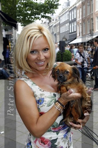 Amsterdam 22 augustus 2010
Grazia PC Catwalk op de pc hooftstraat. Tatjana met hondje
Peter Smulders bv
