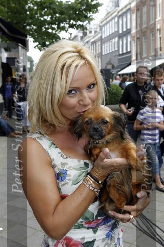 Amsterdam 22 augustus 2010
Grazia PC Catwalk op de pc hooftstraat. Tatjana met hondje
Peter Smulders bv