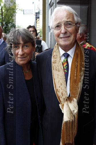 Amsterdam 1 augustus 2010
Premiere Crazy Shopping in carre. Theo heuft met partner
Peter Smulders bv